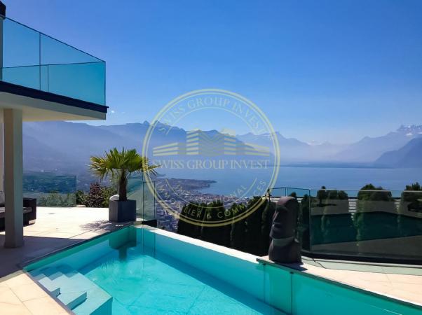 House panoramic view on Lake Léman and the Alps